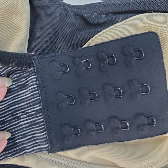 Lululemon black and grey striped sports bra size 4 - Picture 9 of 11